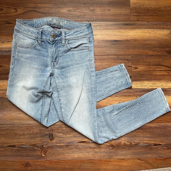 American Eagle Lightwash Jeggings - Picture 1 of 7